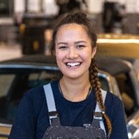 Ausbildung als Kraftfahrzeugtechnikerin - Personenkraftwagentechnik bei der Porsche Inter Auto GmbH & Co KG Ausbildung als Kraftfahrzeugtechnikerin - Personenkraftwagentechnik bei der Porsche Inter Auto GmbH & Co KG