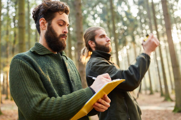 Berufsjäger dokumentieren Waldzustand Berufsjäger dokumentieren Waldzustand