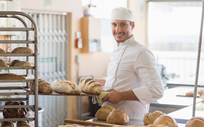 Bäcker bei der Arbeit.jpeg Bäcker bei der Arbeit.jpeg