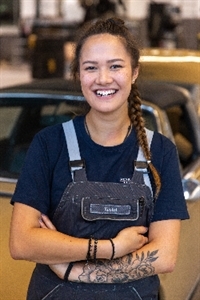 Kristel-Ann (20), Kraftfahrzeugtechnikerin - Personenkraftwagentechnik