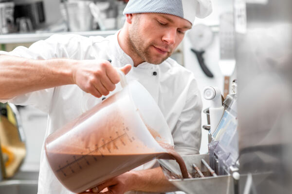Arbeit mit verschiedenen Maschinen